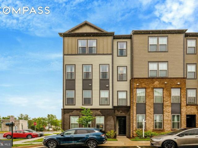 Townhouse for sale in Sterling