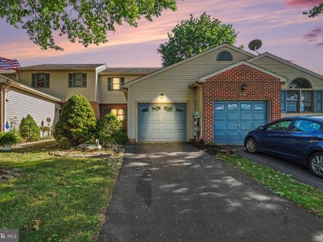 Townhouse for sale in Lebanon, Lebanon County