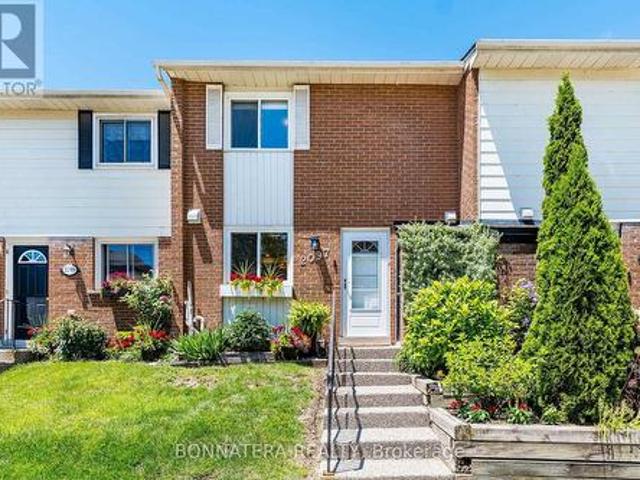 Townhouse for sale in Oakville, Ontario