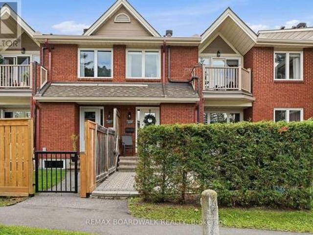 Townhouse for sale in Fallingbrook, Ottawa