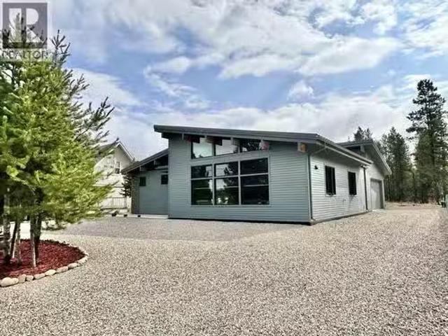 House for sale in Valemount, British Columbia