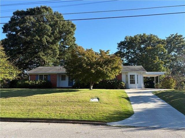 House for sale in North Hills, Opelika