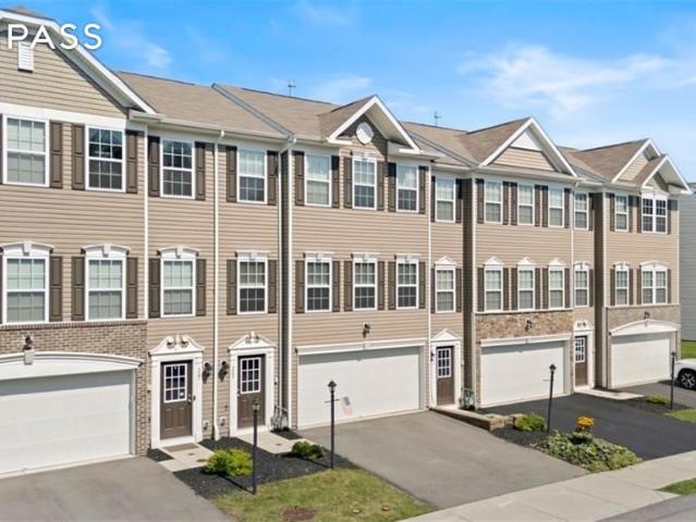 Townhouse for sale in Coraopolis, Pennsylvania