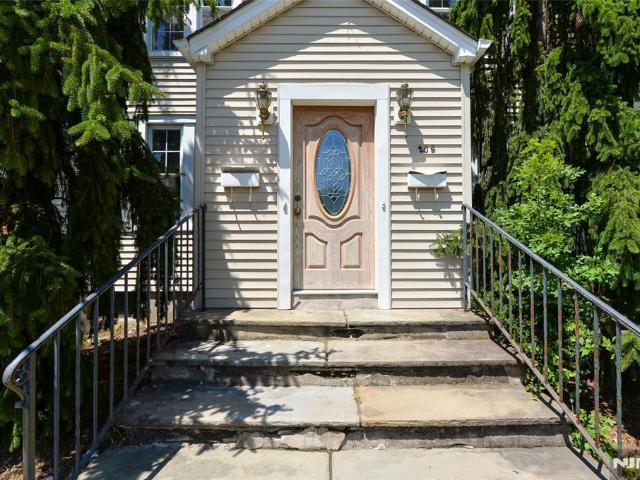 House for sale in Bergenfield, New Jersey