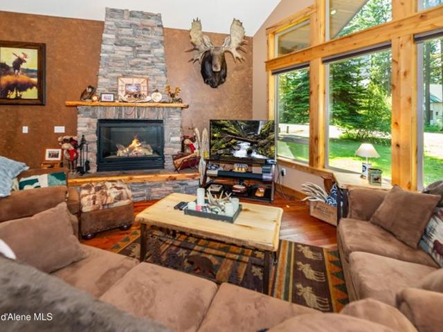House for sale in Coolin, Idaho