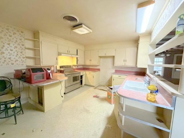 House for sale in Crockett, Texas