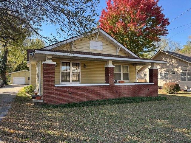 House for sale in Chanute, Neosho County