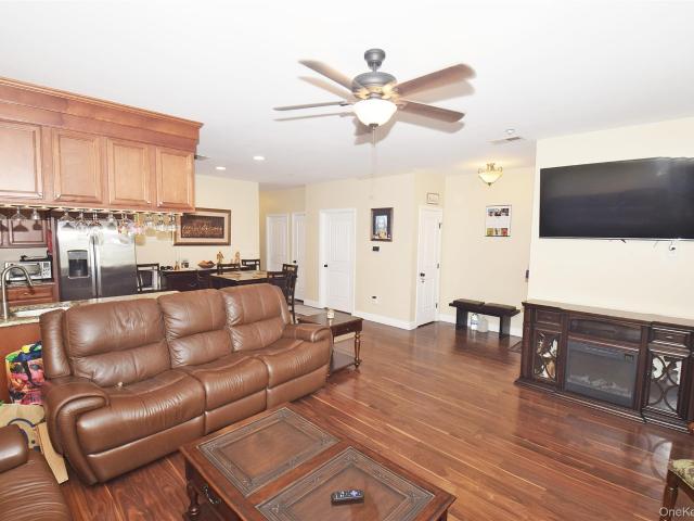 Condo for sale in Bohemia, New York