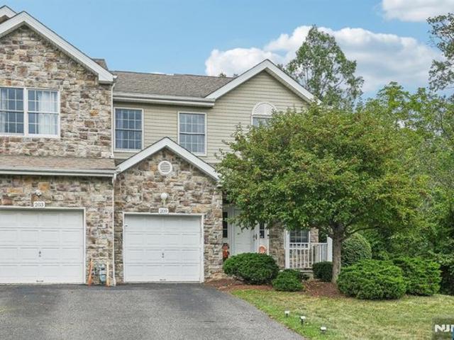 Townhouse for sale in Parsippany, New Jersey