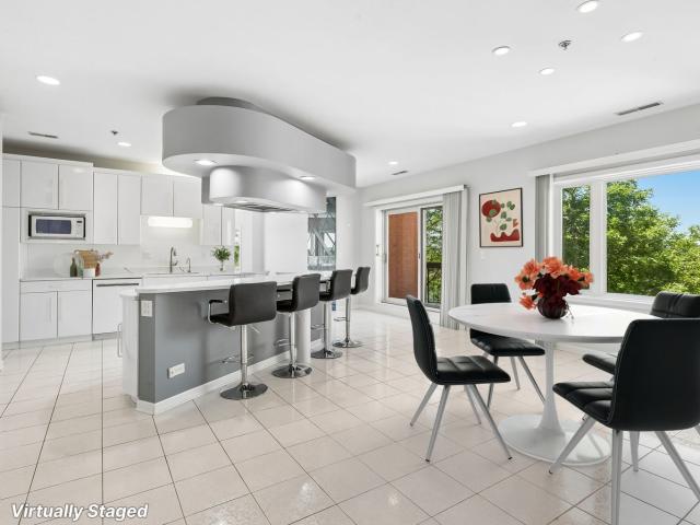 Condo for sale in Lincolnshire, Illinois