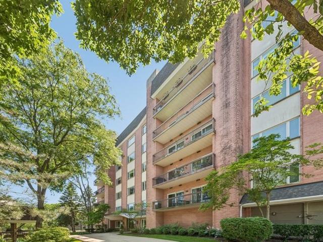 Condo for sale in Lincolnshire, Illinois