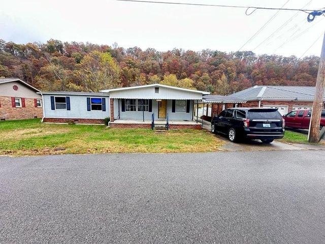 House for sale in Van Lear, Kentucky