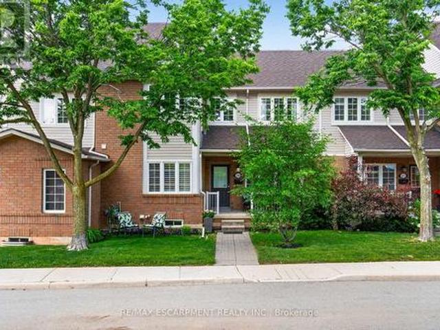 Townhouse for sale in Ancaster, Ontario