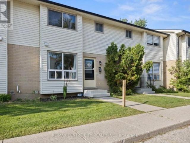 Townhouse for sale in Arva, Ontario