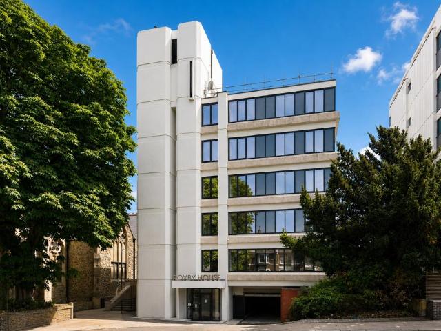 Apartment for rent in Longlands, Greater London