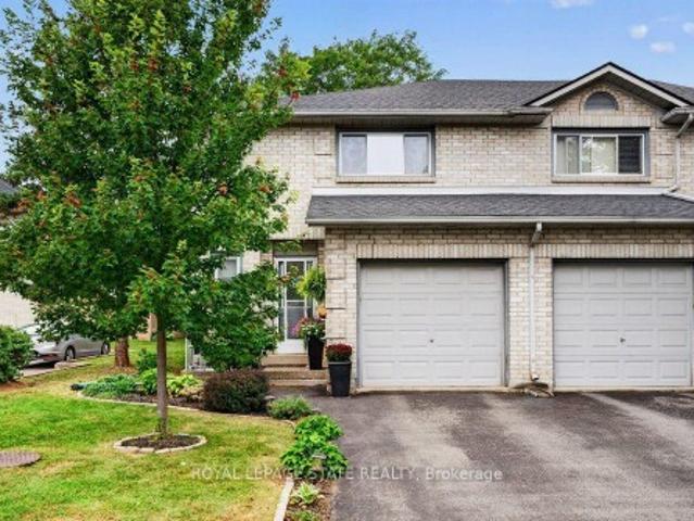 Townhouse for sale in Ancaster, Ontario