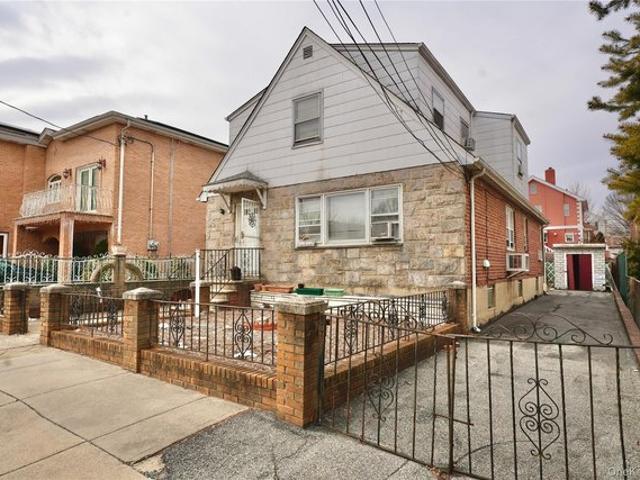 House for sale in Queens, Arverne