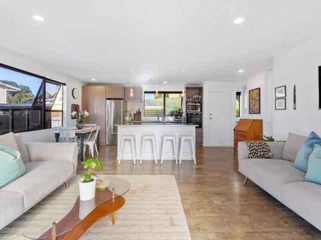 House for sale in Leigh
