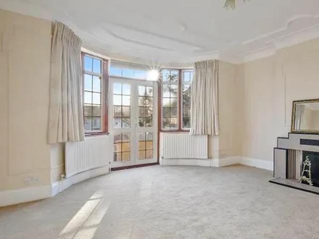 House for rent in Brondesbury, Greater London