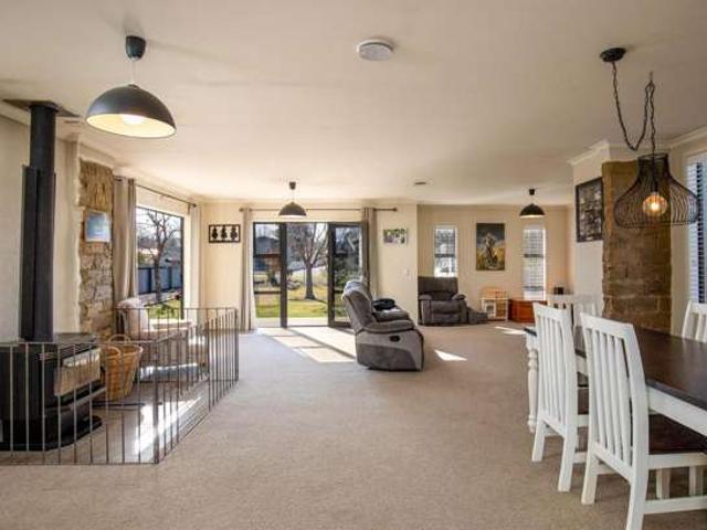 House for sale in Otakou