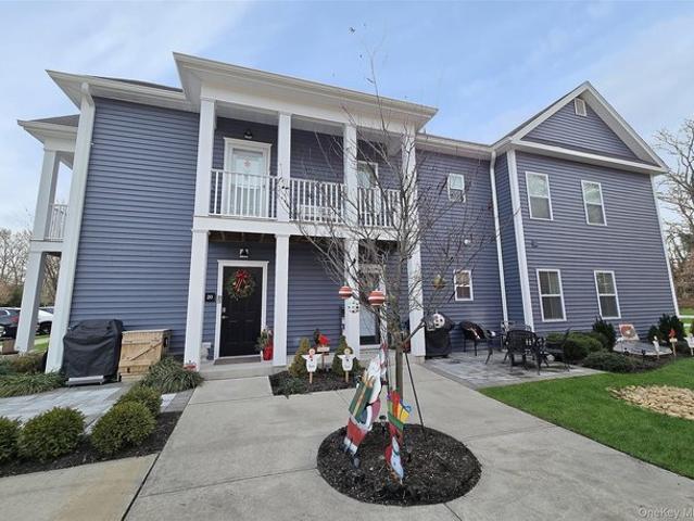 Condo for sale in Bohemia, New York