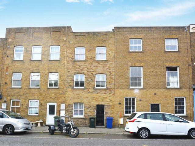 Flat for sale in Sheerness, Oad Street