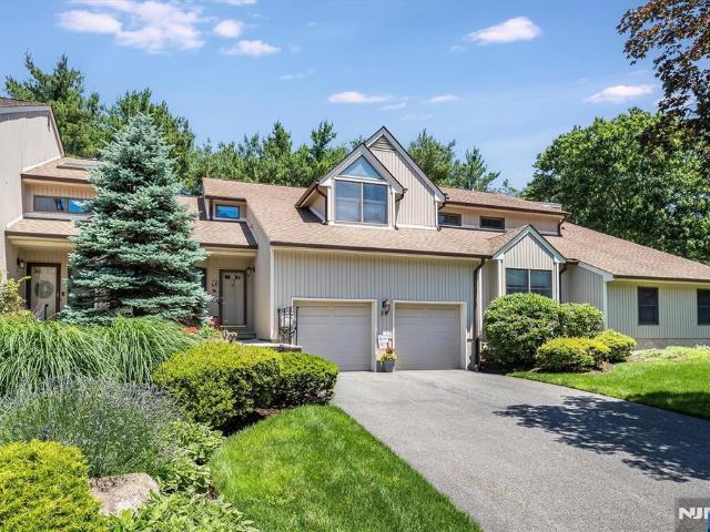 Townhouse for sale in Franklin Lakes