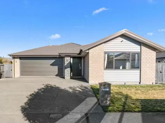 House for sale in Chaslands, Canterbury