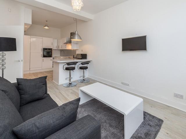 Apartment for rent in Brook Green, Greater London