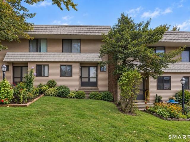Townhouse for sale in Cromwell, Connecticut
