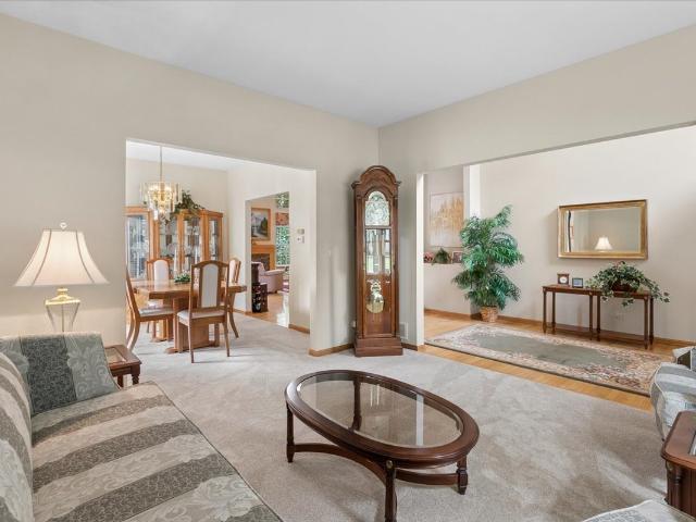 House for sale in Lindenhurst, Lake County