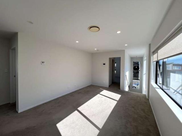 House for rent in Paremoremo