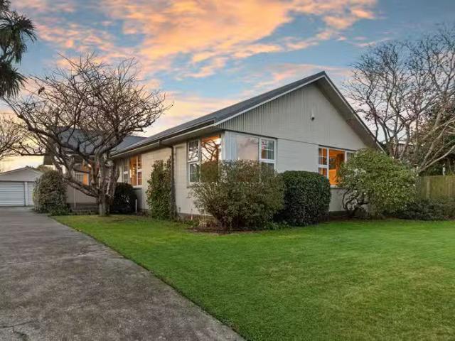 House for sale in Chaslands, Canterbury
