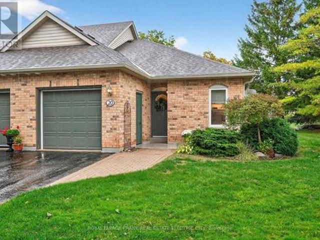 Townhouse for rent in Selwyn, Ontario