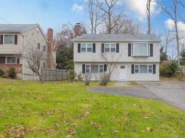 House for rent in Darien