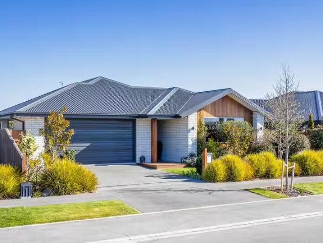 House for sale in Chaslands, Canterbury