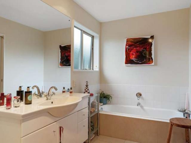 House for sale in Chaslands, Canterbury