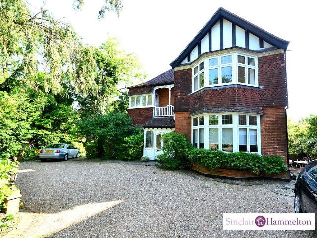 Apartment for rent in Shortlands, Greater London
