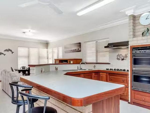House for rent in Halls Head