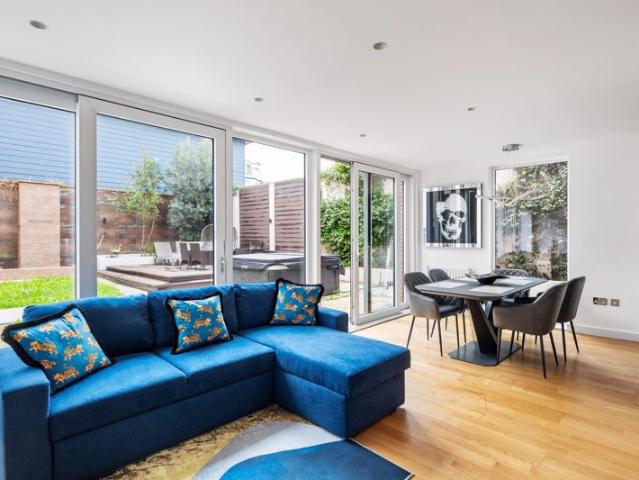 Apartment for rent in Stockwell Park, Greater London