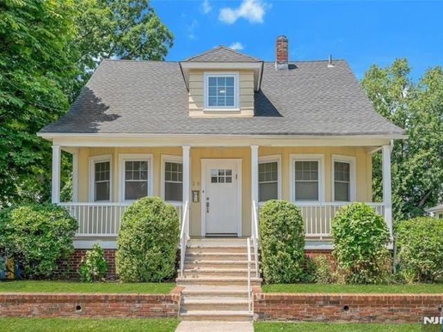 House for sale in Elmwood Park, New Jersey