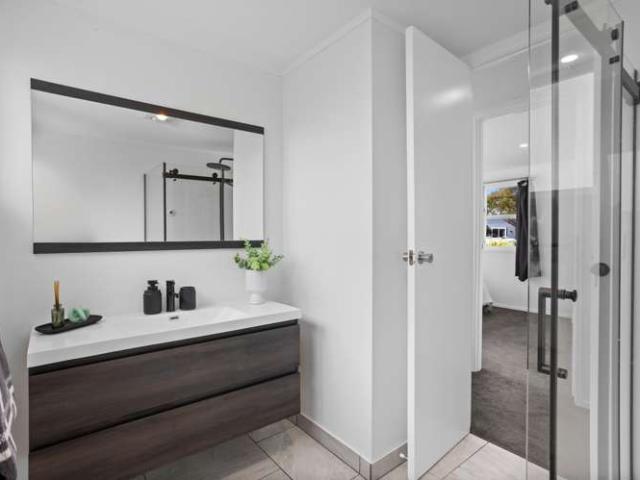 House for sale in Riverhead