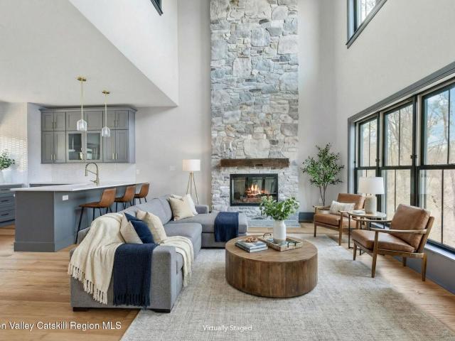 Townhouse for sale in Bloomington, New York