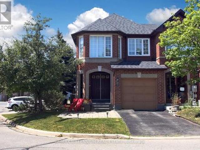 Townhouse for sale in Georgina, Ontario