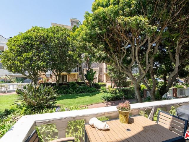 Condo for sale in Canoga Park, California