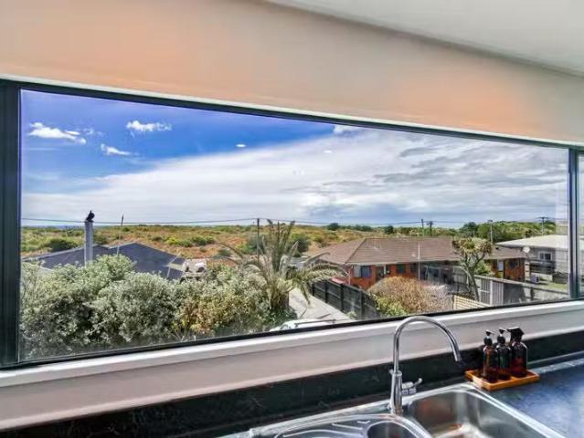 House for sale in Chaslands, Canterbury