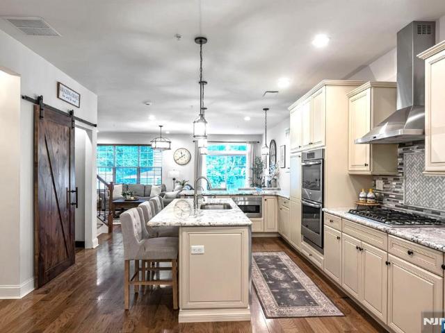 Townhouse for sale in Waldwick, New Jersey