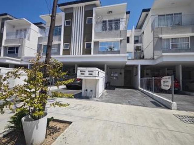 Townhouse for rent in Tanjong Sepat, Selangor