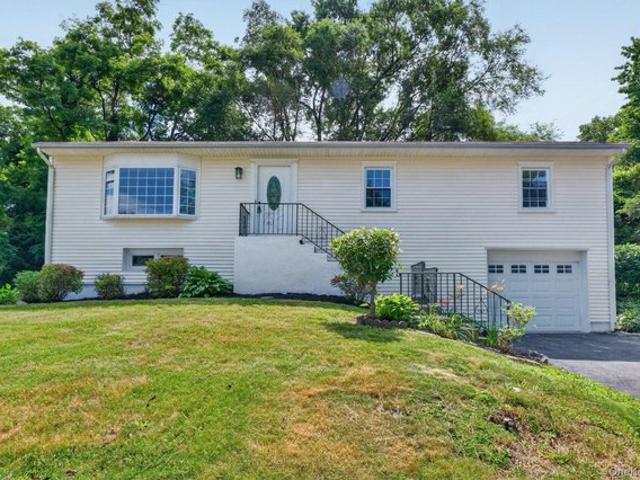 House for sale in Baldwin Place, New York