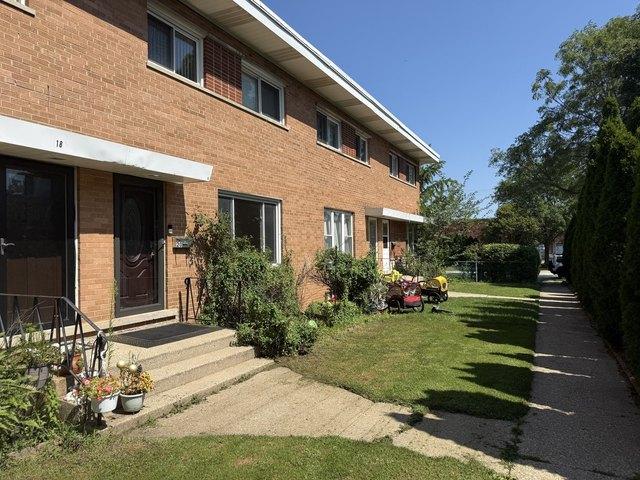 Townhouse for sale in Mount Prospect, Illinois
